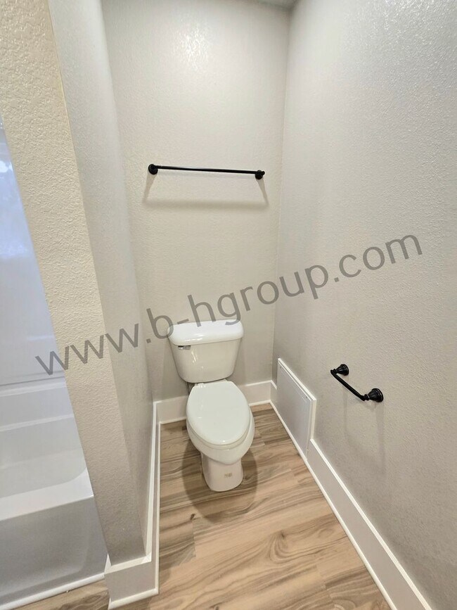 Building Photo - 715 57th St