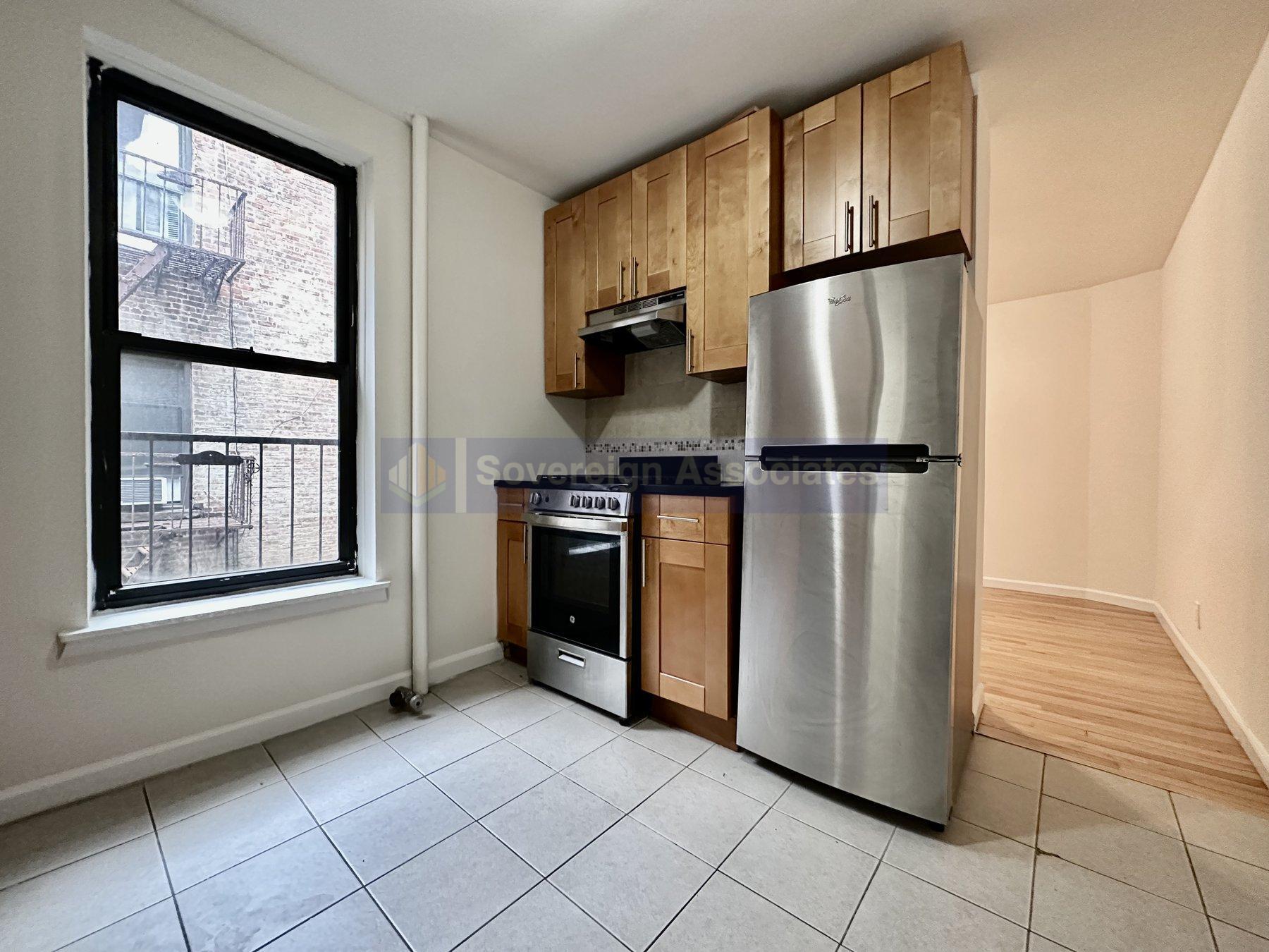 Building Photo - 401 E 68th St