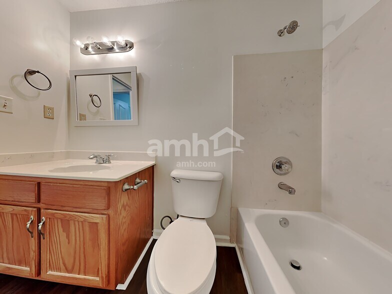 Building Photo - 8014 New Castle Cv