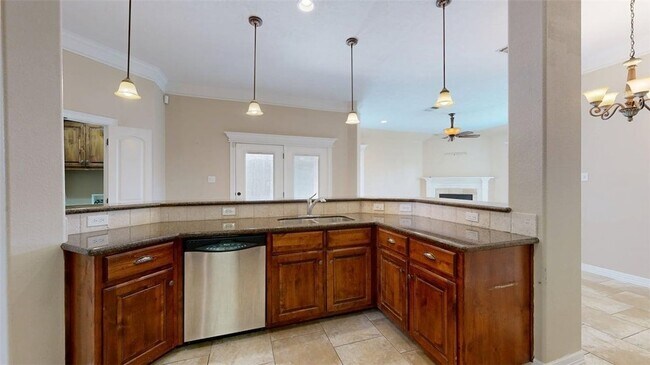 Building Photo - 3900 Latinne Ln