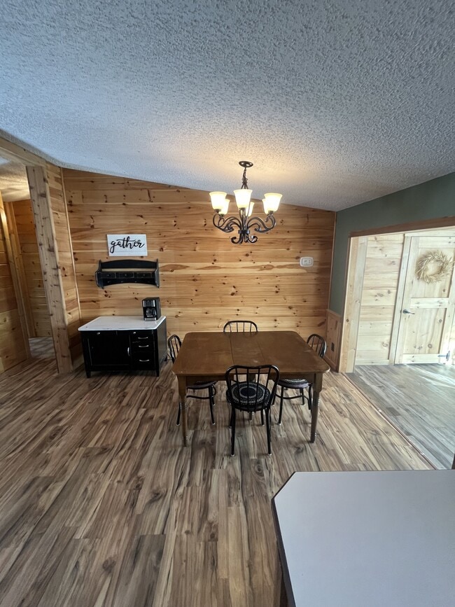 Building Photo - 12 Ray Dr