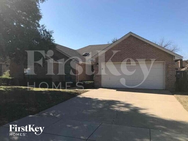 Building Photo - 1417 Highland Dr