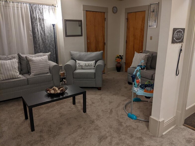 Living room - 3722 W Dorothy Pl