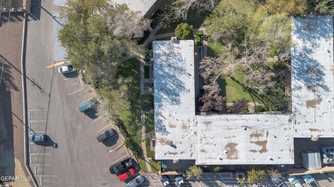 Building Photo - 350 Thunderbird Dr
