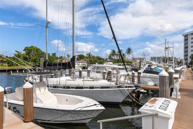 Building Photo - 2731 NE 14th Street Causeway