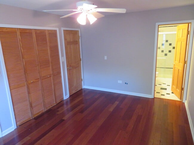Building Photo - 457 N Cambridge Dr