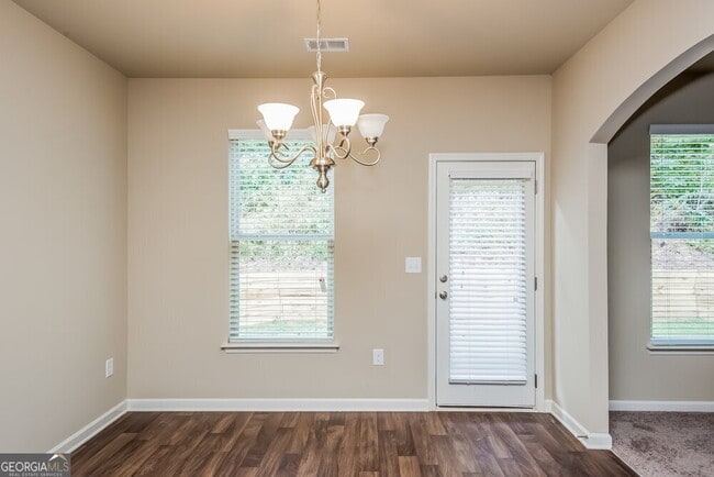 Building Photo - 258 Stillwood Dr