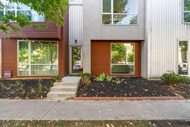 Building Photo - 801 N 6th St