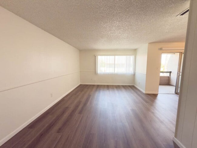 Building Photo - 2 BEDROOM 2 BATH CONDO IN GATED COMMUNITY ...