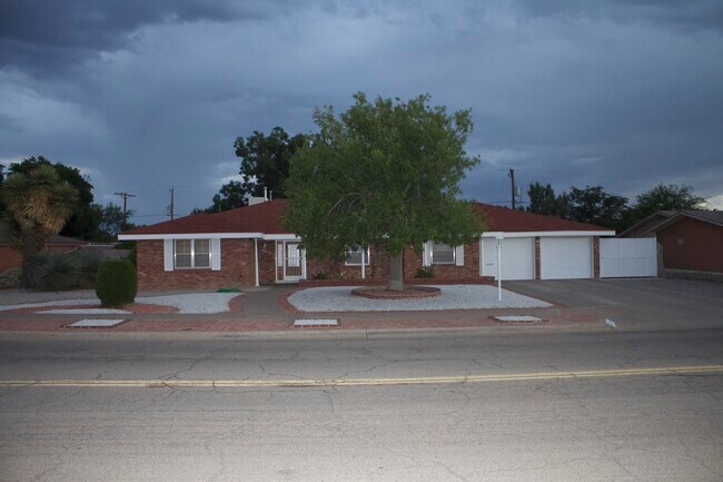 Building Photo - 8812 Cosmos Ave