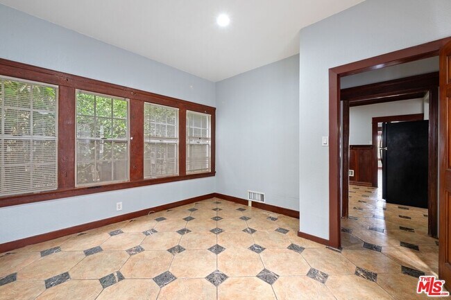 Building Photo - 1750 W 49th St