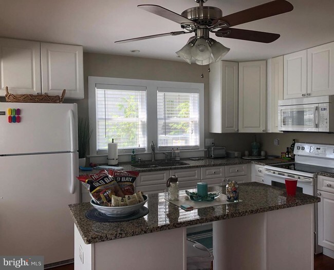 Building Photo - 313 S Morris St