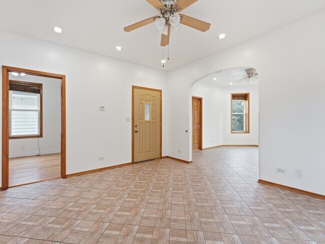 Building Photo - 3408 N Springfield Ave