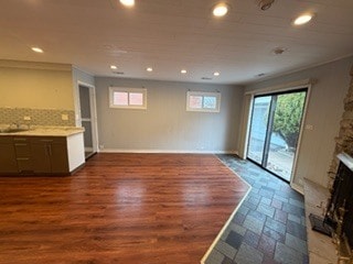 Building Photo - 6902 Lyons St