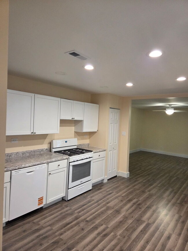 Building Photo - 21836 Orion Ave