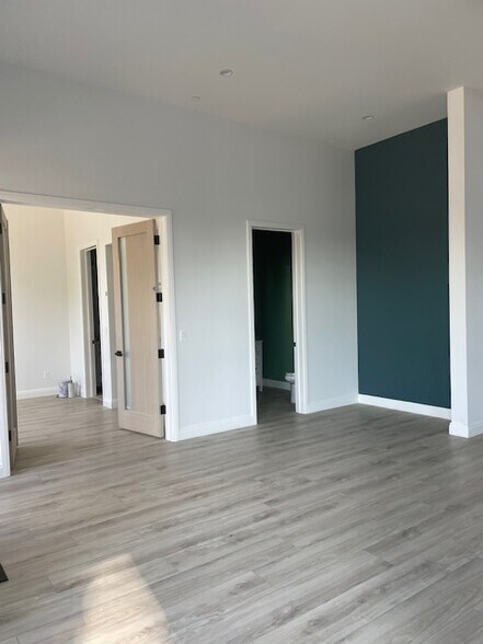 Building Photo - 22518 Clarendon St