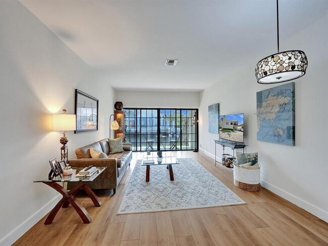 Building Photo - 4300 S Ocean Blvd