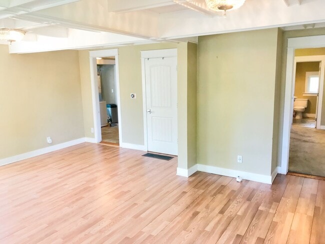 Building Photo - Foster-Powell Charming Bungalow with Bonus Finished Attic Space