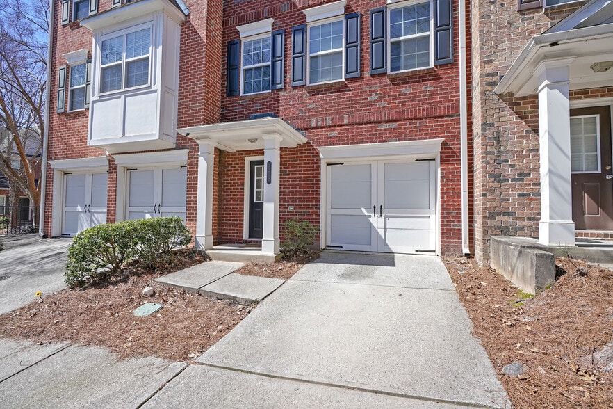 Building Photo - 2217 Landing Walk Dr