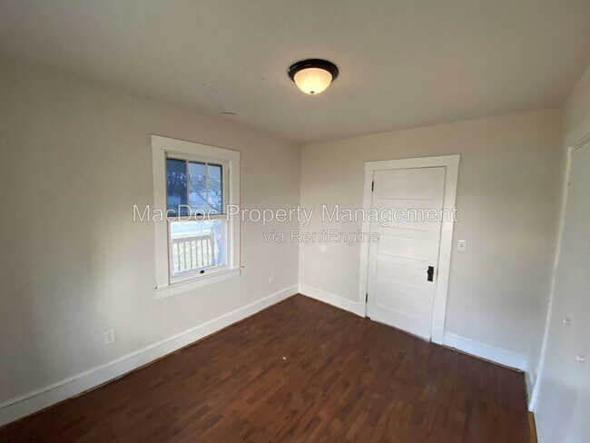 Building Photo - 138 Mansfield St