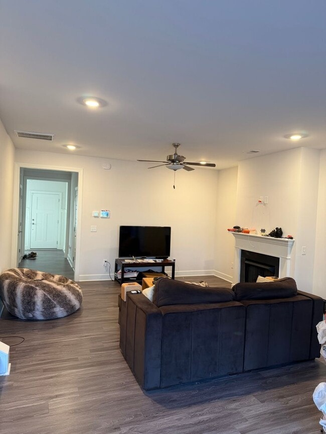 Building Photo - 3 Bedroom 2.5 Bath Townhome is the Madison Park area!!!