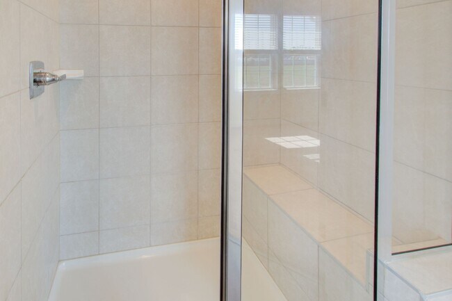 Building Photo - 255 Goldenstar Ln