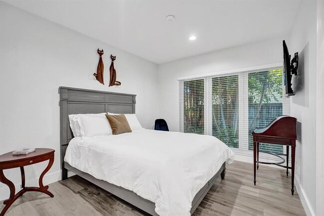 Building Photo - 2616 NE 27th Terrace