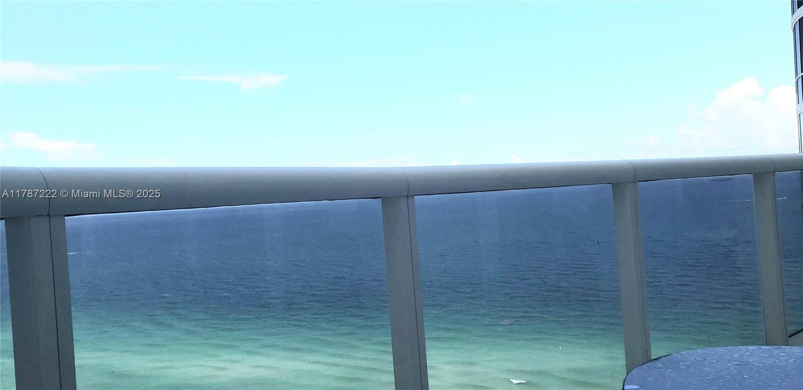 Building Photo - 15811 Collins Ave