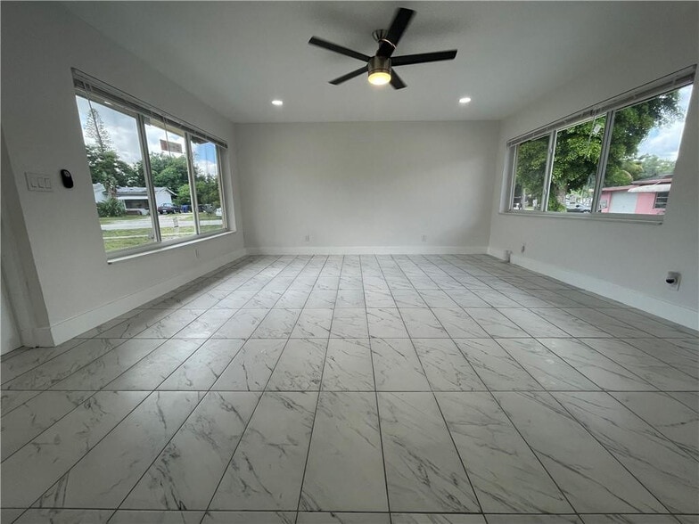 Building Photo - 1131 NW 15th Ct