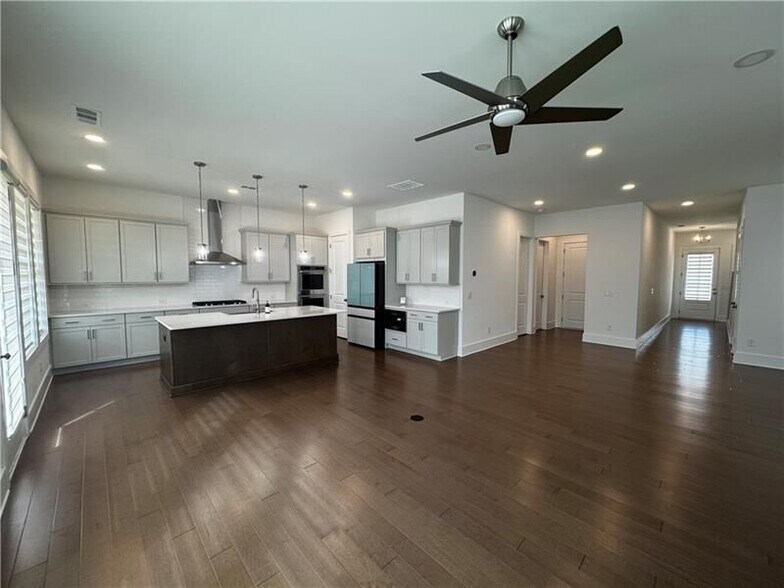 Building Photo - 1255 Westshore Dr