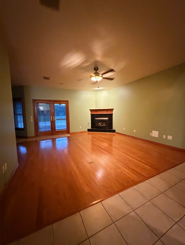 Building Photo - Spacious 3BR/3BA Home in Cave Springs with Pool