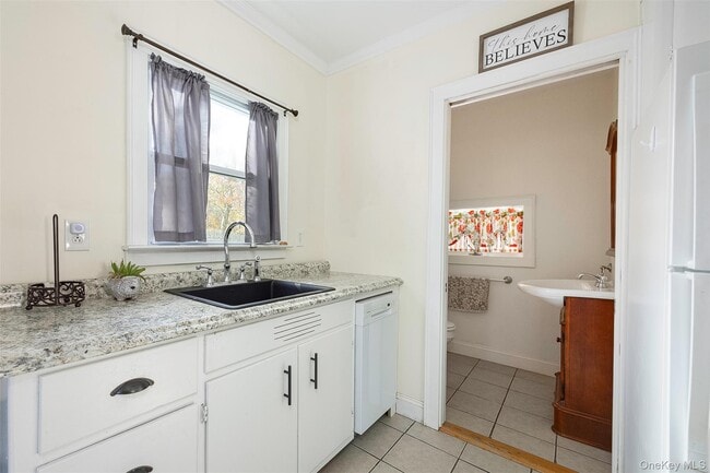 Building Photo - 108 Church St