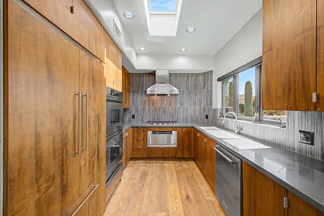Building Photo - 6711 E Camelback Rd