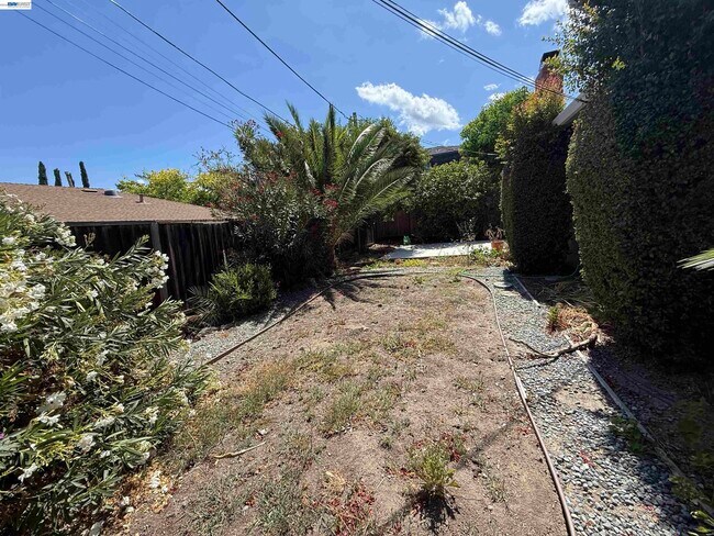 Building Photo - 1420 Primrose Way