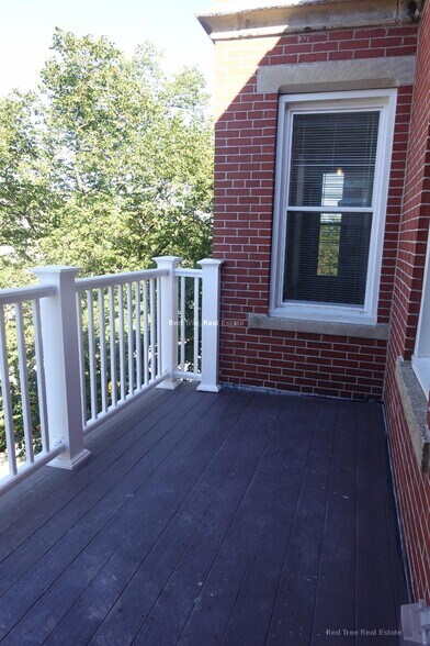 Building Photo - 74 Browne St