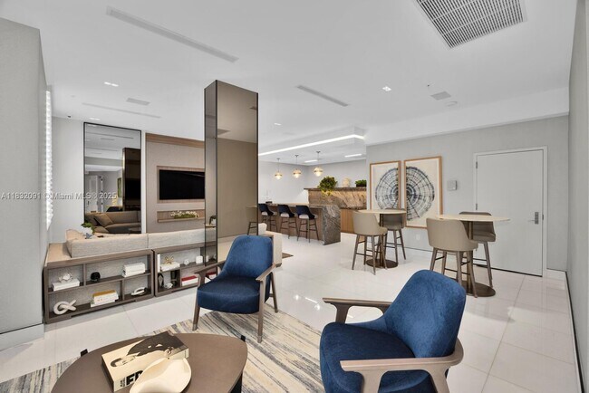Building Photo - 888 Brickell Key Dr
