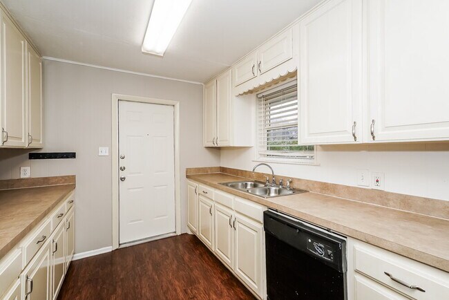 Building Photo - 6420 Valley Ridge Dr