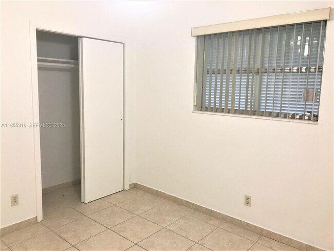 Building Photo - 1807 N 40th Ave