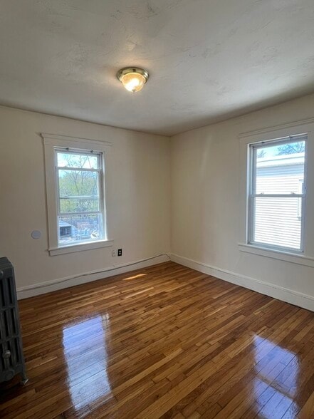 Building Photo - 827 Hyde Park Ave