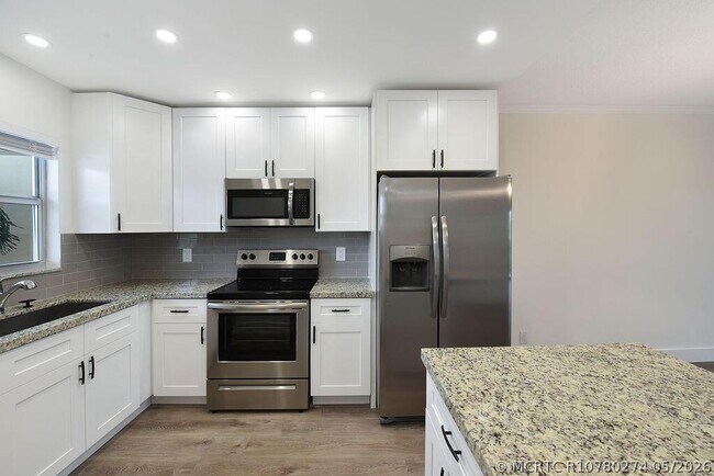 Building Photo - 1400 NE 57th Ct