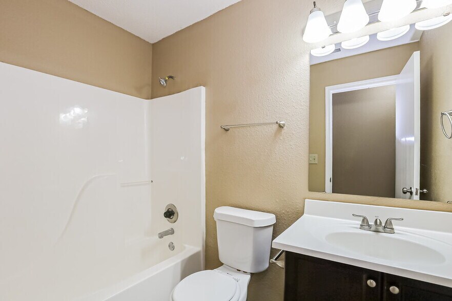 Building Photo - 2021 Twin Leaf Ct