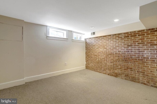 Building Photo - 225 S Payne St