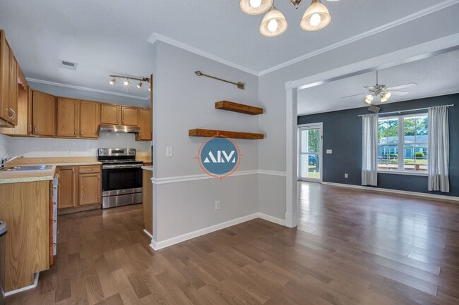 Building Photo - Beautiful 3 Bed 2 Bath Home located in his...