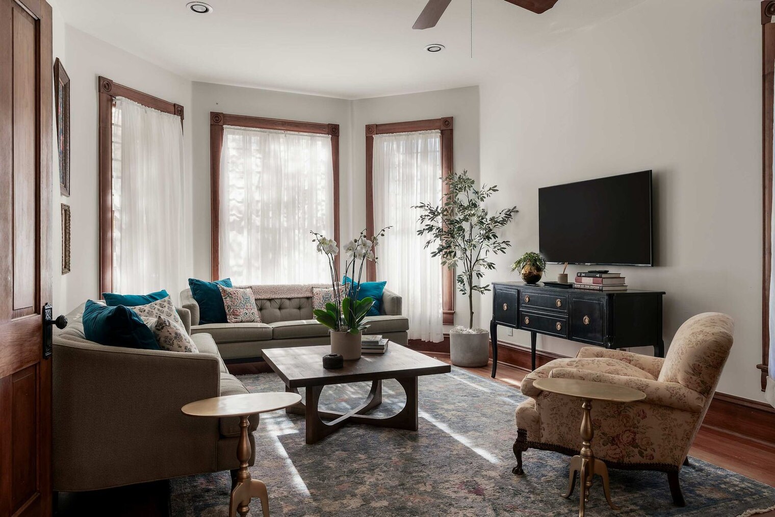 Building Photo - 1116 W 10th St