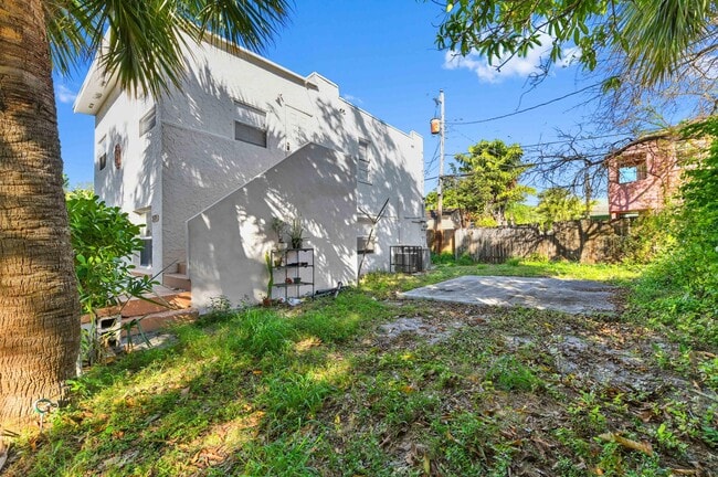 Building Photo - 515 Putnam Rd