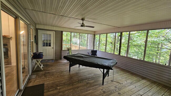 Building Photo - Lakehouse