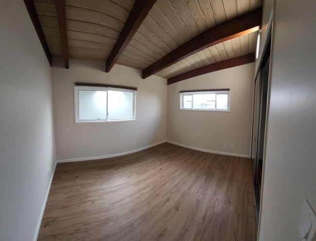 Building Photo - Large 5 Bedroom Home close to Poly Campus!!