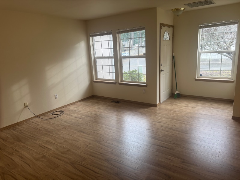 Building Photo - 9611 161st St E