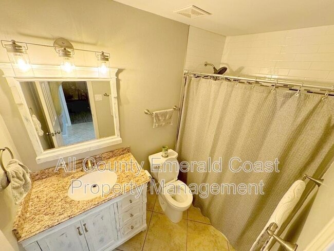 Building Photo - 915 Emily Cir