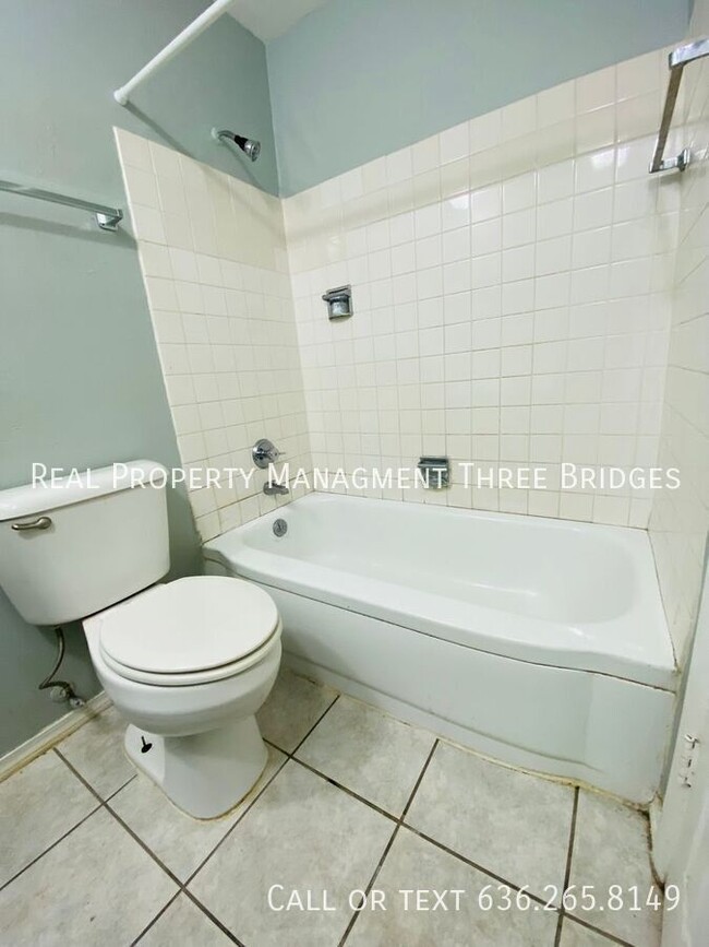 Building Photo - 7435 Hazelcrest Dr